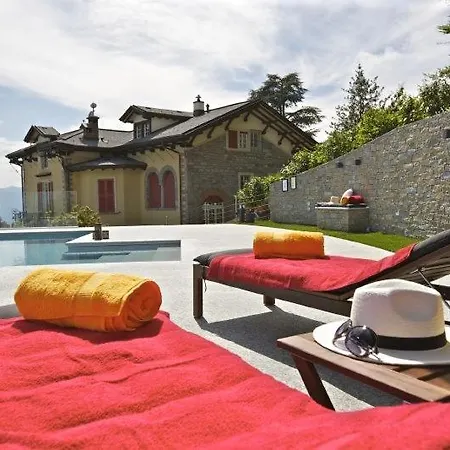 Villa Sleeps 16