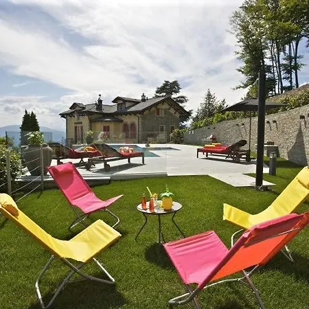 Villa Sleeps 16 Premeno