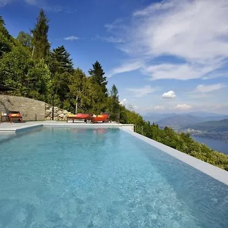 Villa Sleeps 16