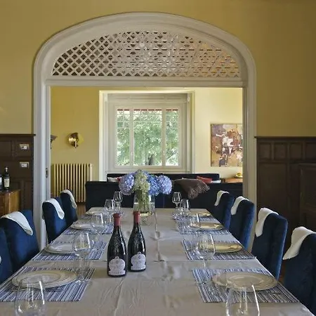 Villa Sleeps 16 Premeno