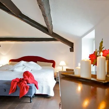 Villa Sleeps 16 *