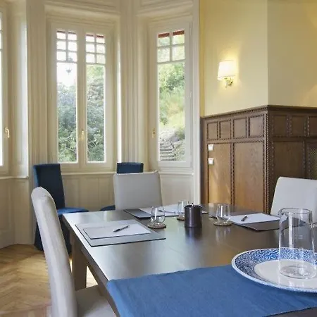Villa Sleeps 16 *