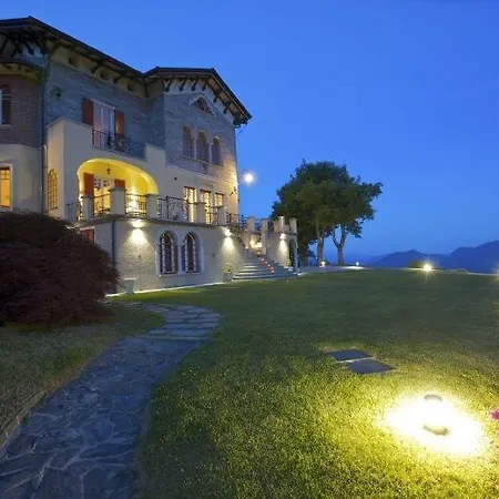 Sleeps 16 Villa