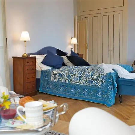 Villa Sleeps 16 *