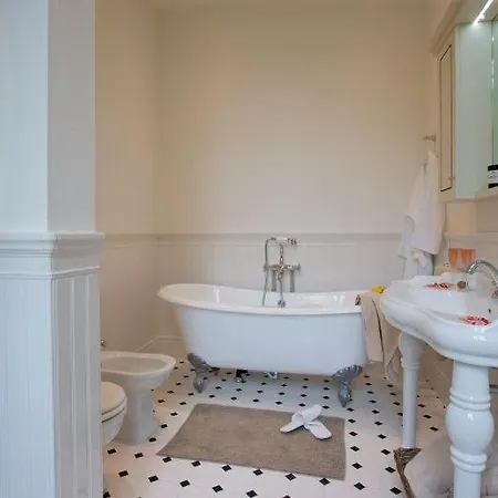 Villa Sleeps 16