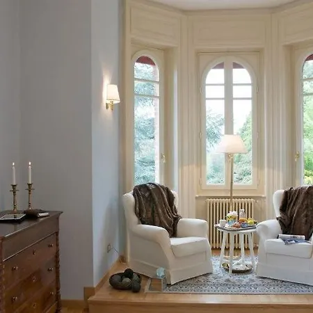 Villa Sleeps 16 *