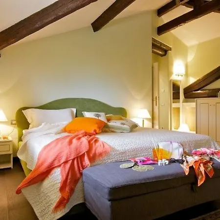 Sleeps 16 * Premeno