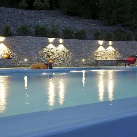 Sleeps 16 *